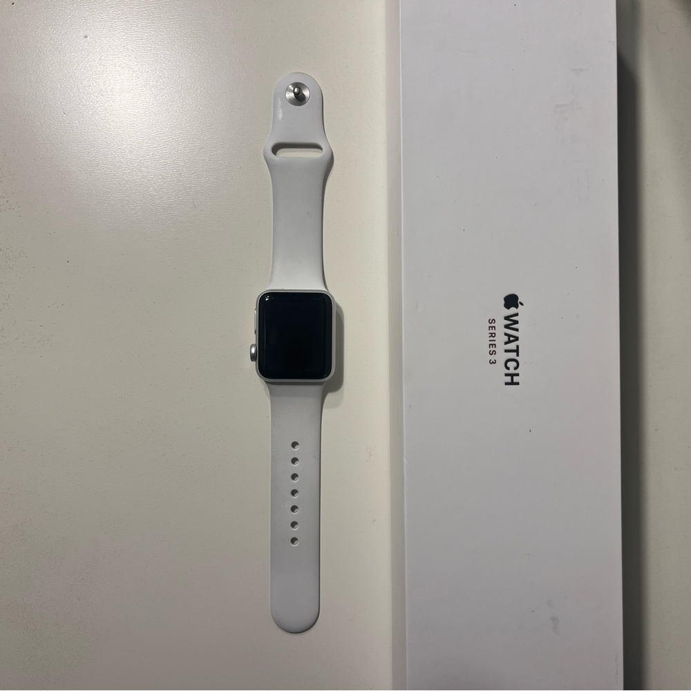 Apple Watch Series 3 (38mm) Silver Aluminum case GPS + Cellular